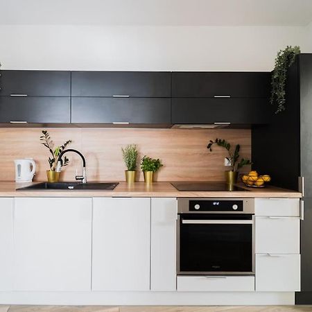 City Center - 3 Rooms - New Building - Private Parking Place - Garage Wroclaw Bagian luar foto