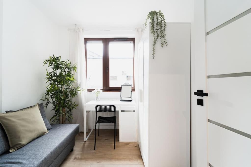 City Center - 3 Rooms - New Building - Private Parking Place - Garage Wroclaw Bagian luar foto