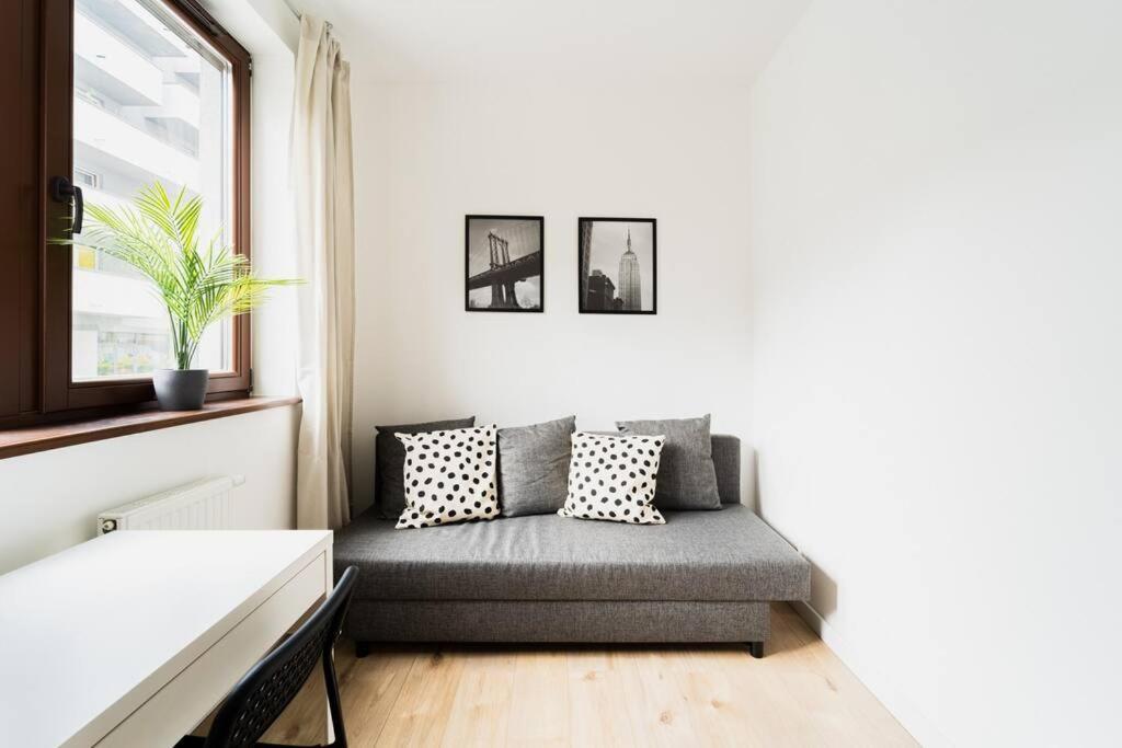 City Center - 3 Rooms - New Building - Private Parking Place - Garage Wroclaw Bagian luar foto