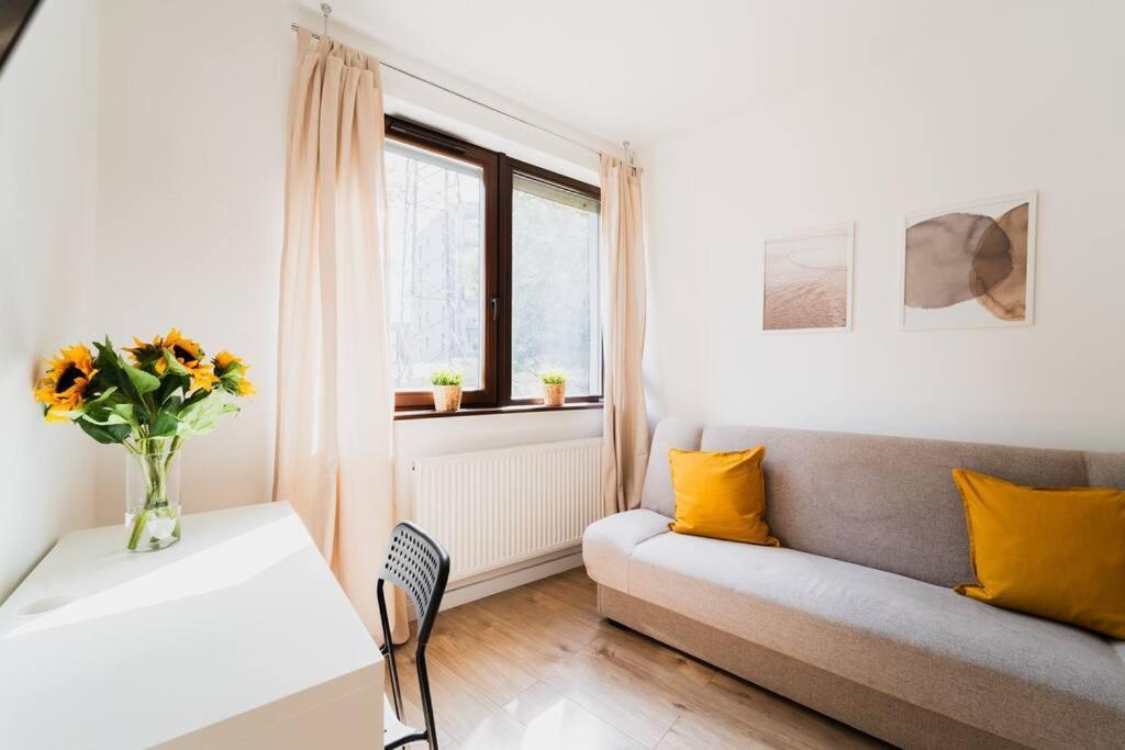 City Center - 3 Rooms - New Building - Private Parking Place - Garage Wroclaw Bagian luar foto